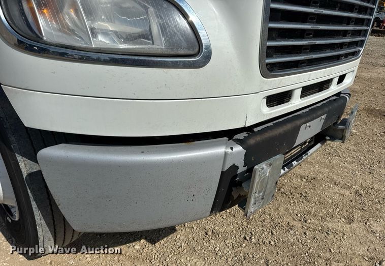 image for item DV4240 2013 Freightliner Business Class M2 106 truck cab and chassis