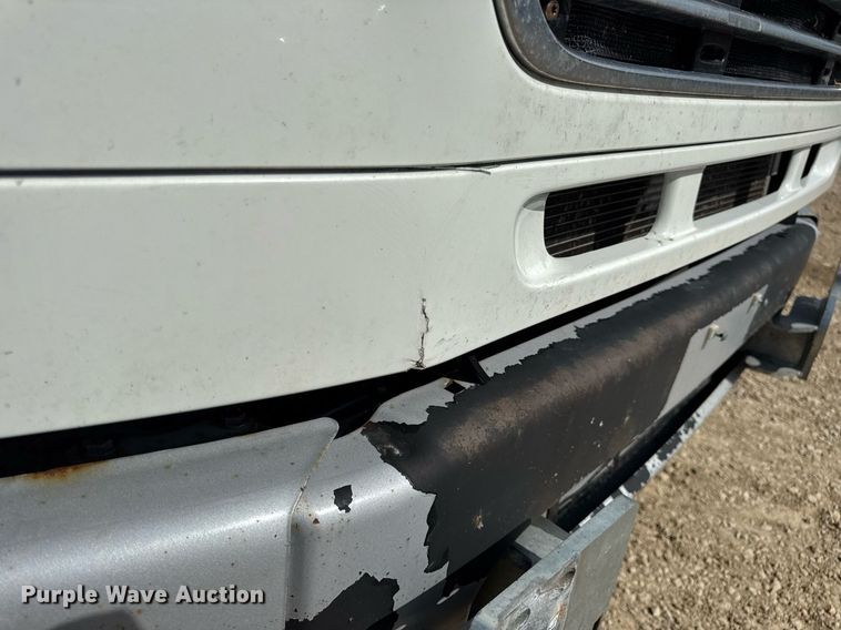 image for item DV4240 2013 Freightliner Business Class M2 106 truck cab and chassis