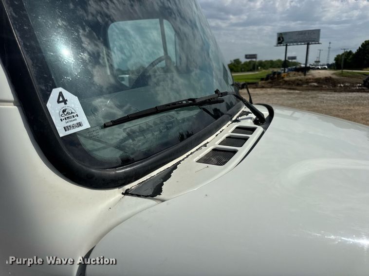 image for item DV4240 2013 Freightliner Business Class M2 106 truck cab and chassis