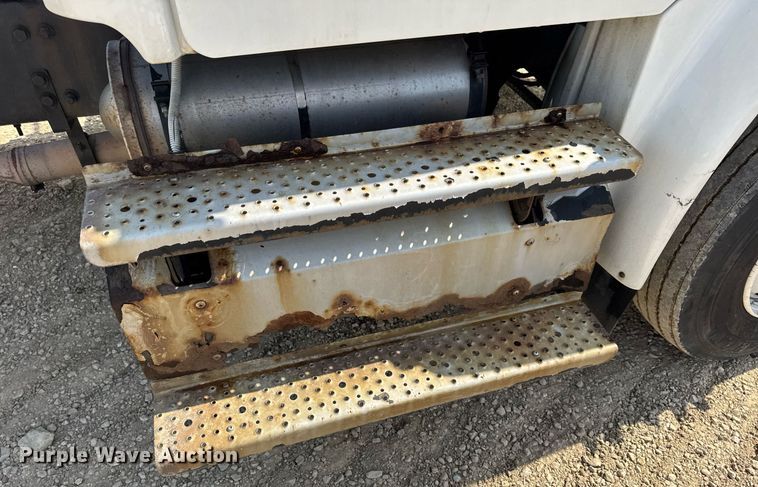 image for item DV4240 2013 Freightliner Business Class M2 106 truck cab and chassis