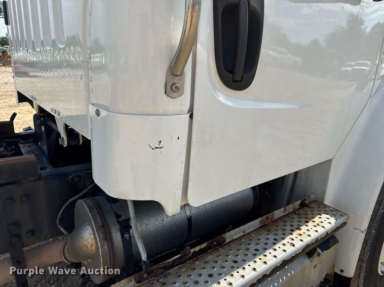 image for item DV4240 2013 Freightliner Business Class M2 106 truck cab and chassis