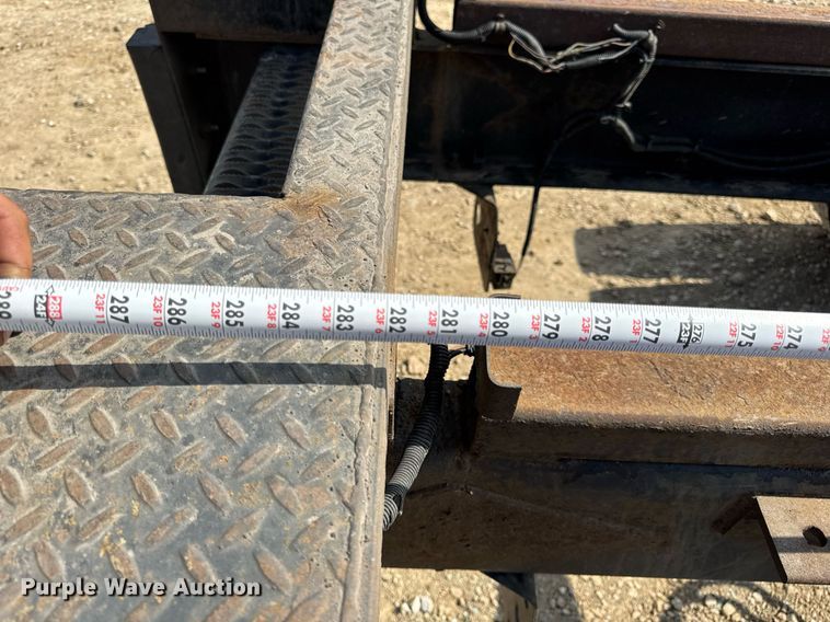 image for item DV4240 2013 Freightliner Business Class M2 106 truck cab and chassis