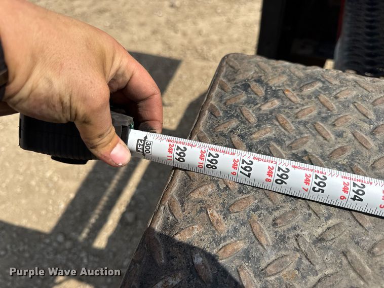 image for item DV4240 2013 Freightliner Business Class M2 106 truck cab and chassis