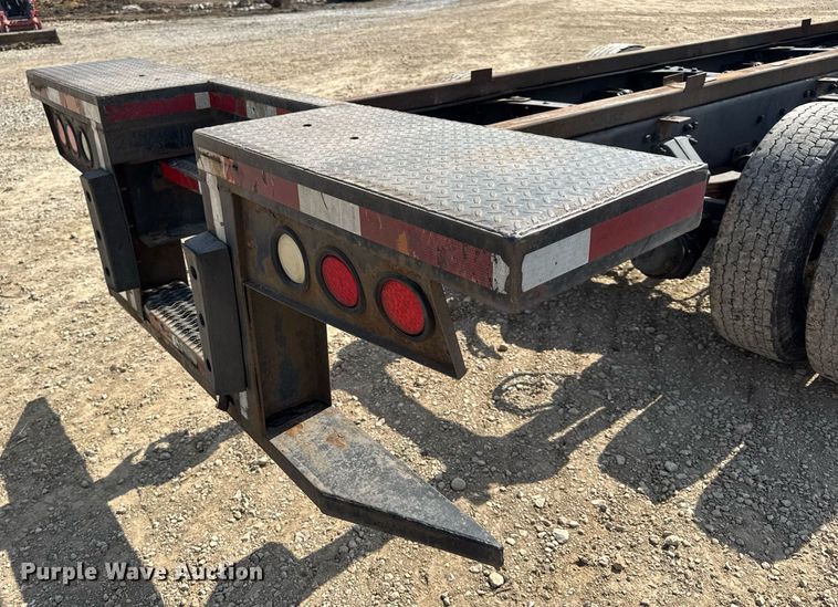 image for item DV4240 2013 Freightliner Business Class M2 106 truck cab and chassis