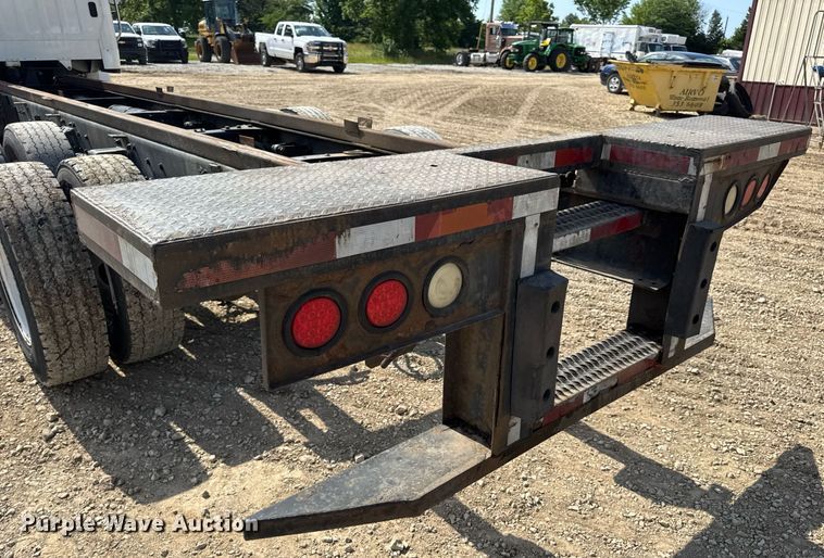 image for item DV4240 2013 Freightliner Business Class M2 106 truck cab and chassis