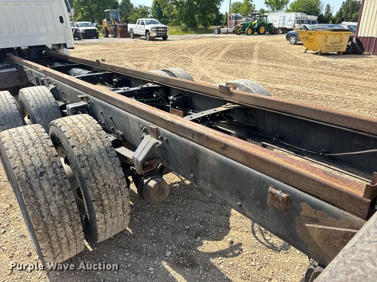 image for item DV4240 2013 Freightliner Business Class M2 106 truck cab and chassis