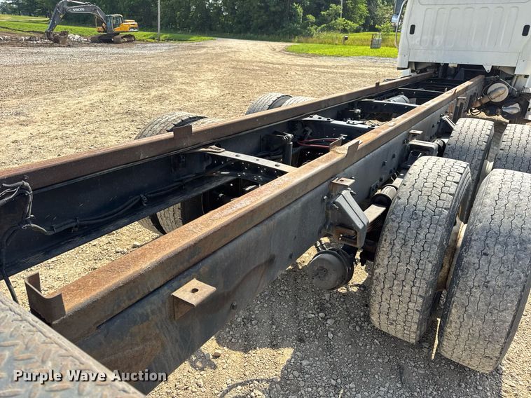 image for item DV4240 2013 Freightliner Business Class M2 106 truck cab and chassis