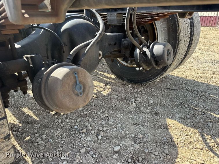 image for item DV4240 2013 Freightliner Business Class M2 106 truck cab and chassis