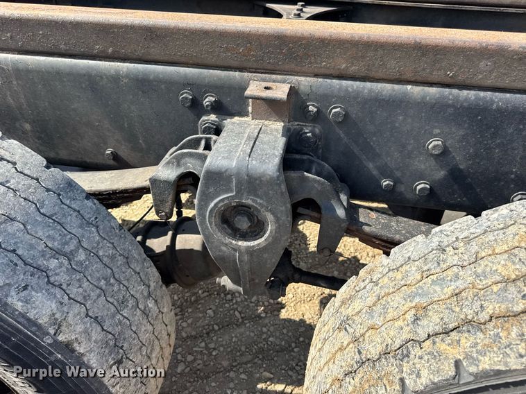 image for item DV4240 2013 Freightliner Business Class M2 106 truck cab and chassis