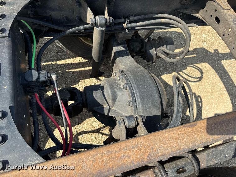 image for item DV4240 2013 Freightliner Business Class M2 106 truck cab and chassis