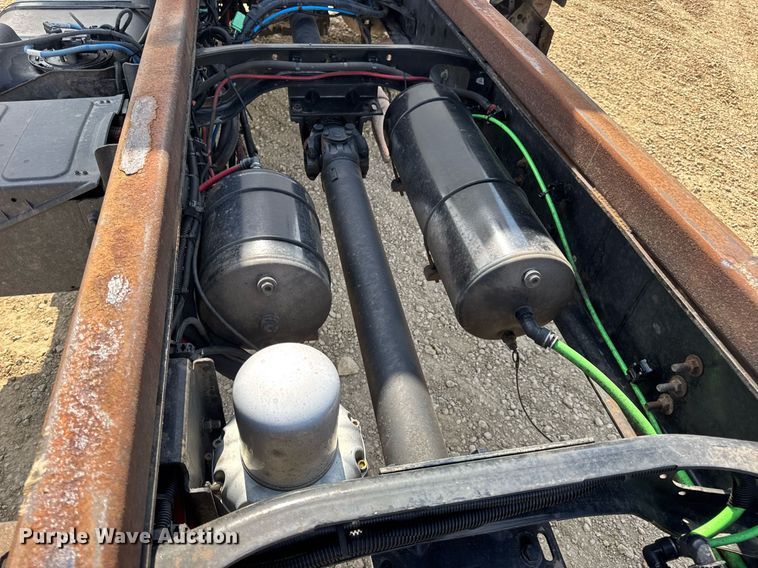 image for item DV4240 2013 Freightliner Business Class M2 106 truck cab and chassis