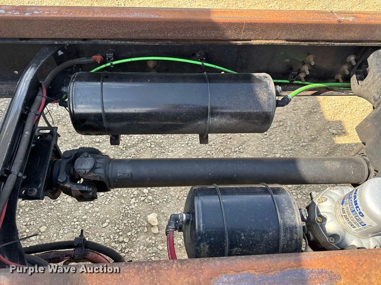 image for item DV4240 2013 Freightliner Business Class M2 106 truck cab and chassis