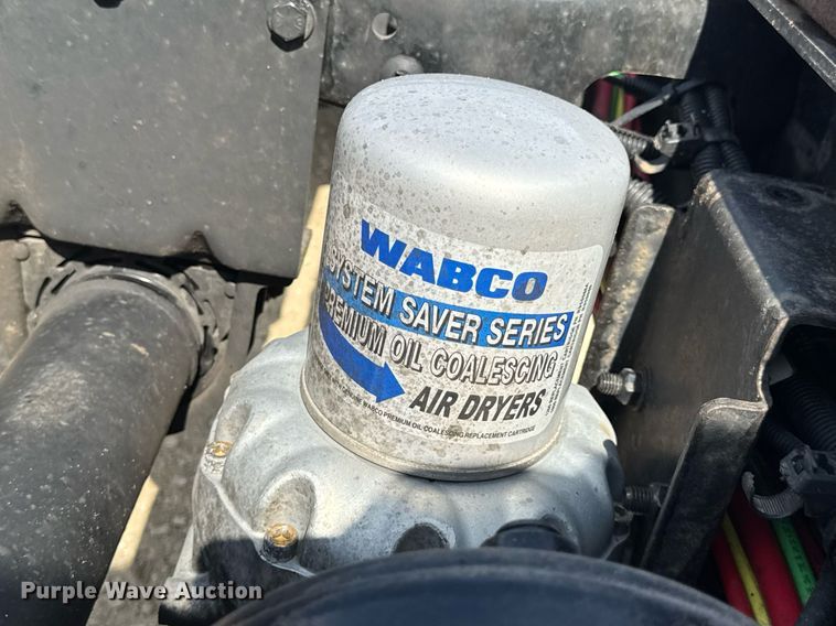 image for item DV4240 2013 Freightliner Business Class M2 106 truck cab and chassis