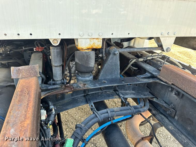 image for item DV4240 2013 Freightliner Business Class M2 106 truck cab and chassis