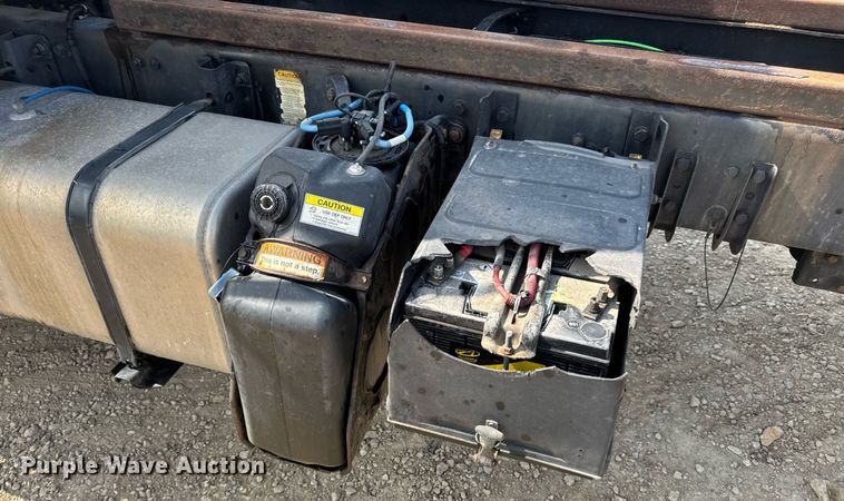 image for item DV4240 2013 Freightliner Business Class M2 106 truck cab and chassis