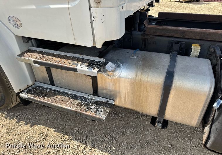 image for item DV4240 2013 Freightliner Business Class M2 106 truck cab and chassis