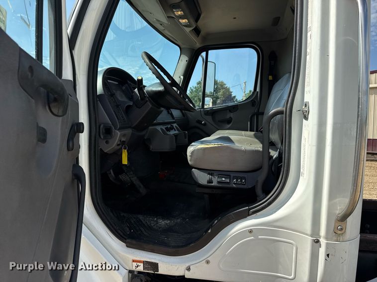 image for item DV4240 2013 Freightliner Business Class M2 106 truck cab and chassis