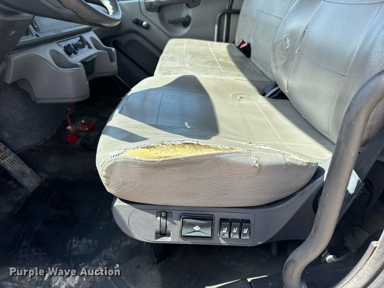 image for item DV4240 2013 Freightliner Business Class M2 106 truck cab and chassis