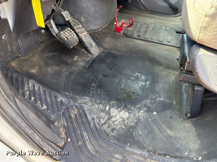 image for item DV4240 2013 Freightliner Business Class M2 106 truck cab and chassis