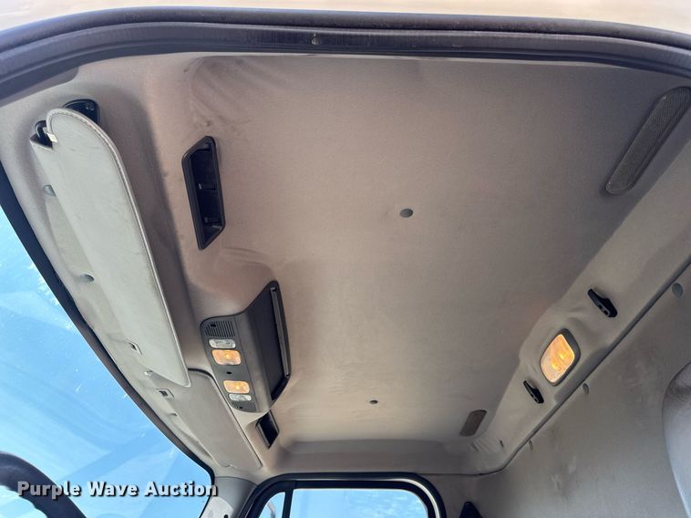 image for item DV4240 2013 Freightliner Business Class M2 106 truck cab and chassis