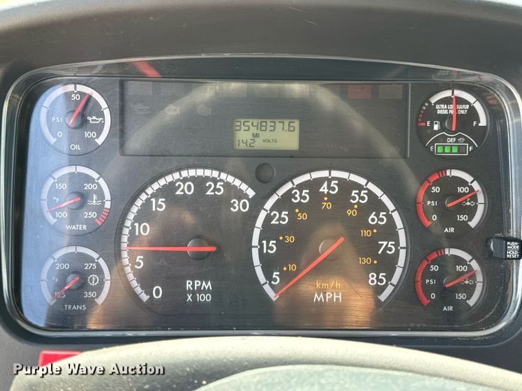 image for item DV4240 2013 Freightliner Business Class M2 106 truck cab and chassis