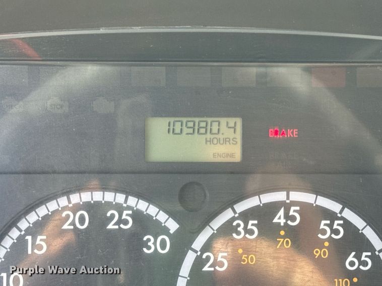 image for item DV4240 2013 Freightliner Business Class M2 106 truck cab and chassis