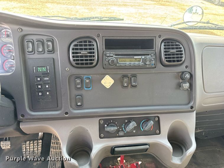 image for item DV4240 2013 Freightliner Business Class M2 106 truck cab and chassis