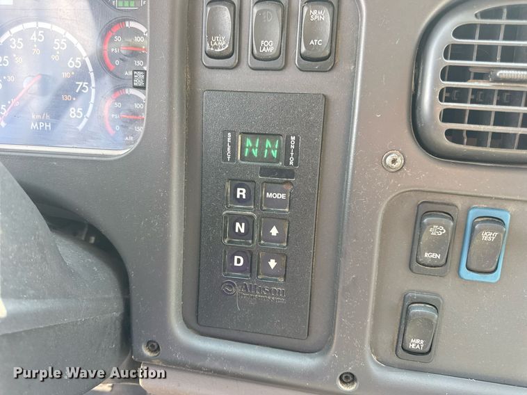 image for item DV4240 2013 Freightliner Business Class M2 106 truck cab and chassis