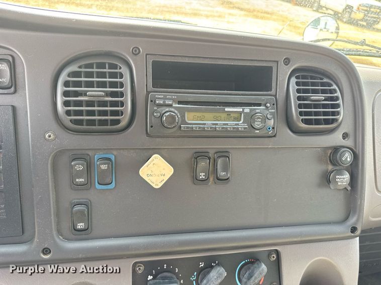 image for item DV4240 2013 Freightliner Business Class M2 106 truck cab and chassis