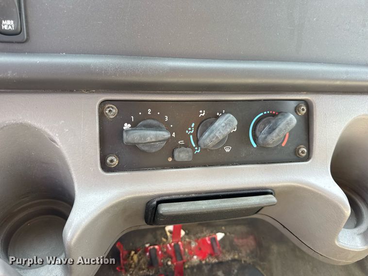 image for item DV4240 2013 Freightliner Business Class M2 106 truck cab and chassis