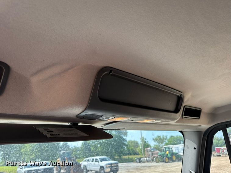 image for item DV4240 2013 Freightliner Business Class M2 106 truck cab and chassis