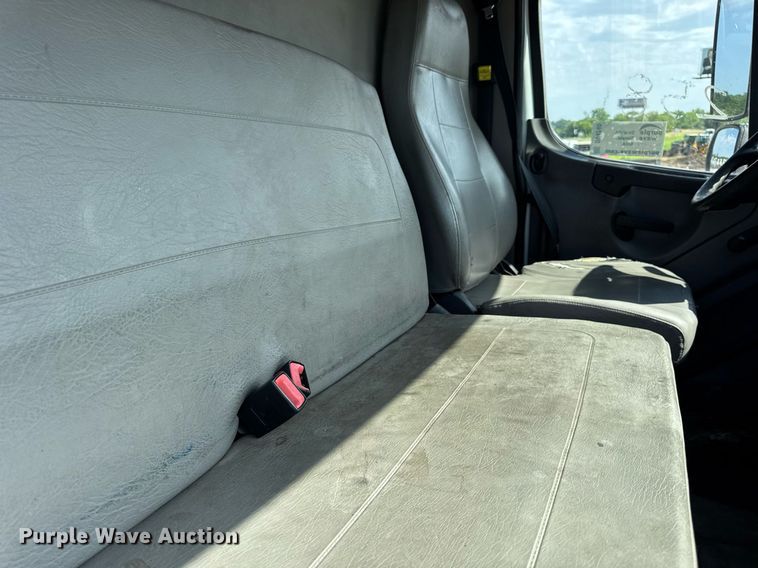 image for item DV4240 2013 Freightliner Business Class M2 106 truck cab and chassis