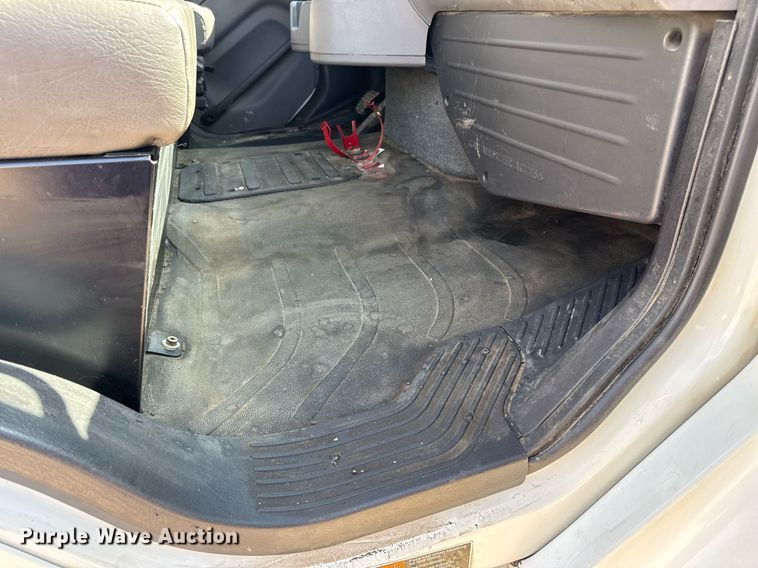 image for item DV4240 2013 Freightliner Business Class M2 106 truck cab and chassis