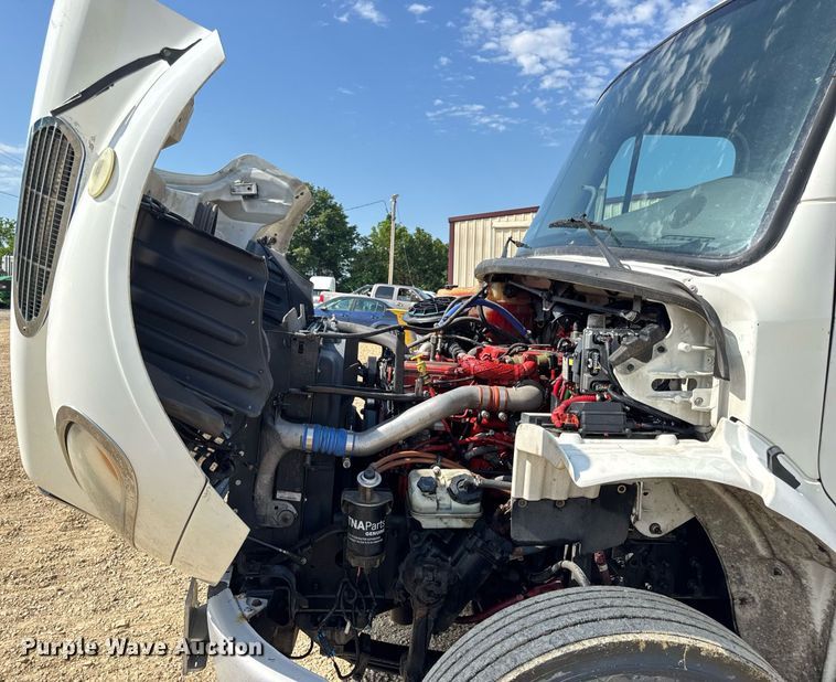 image for item DV4240 2013 Freightliner Business Class M2 106 truck cab and chassis