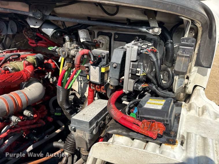 image for item DV4240 2013 Freightliner Business Class M2 106 truck cab and chassis