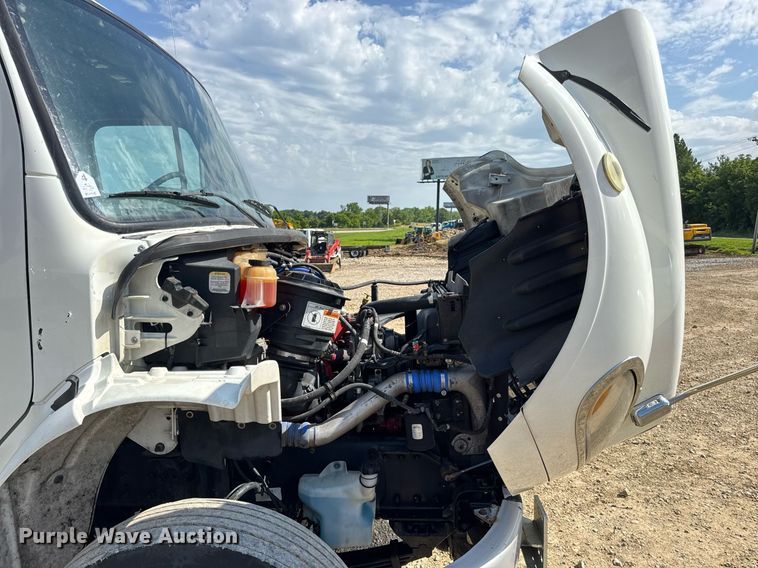 image for item DV4240 2013 Freightliner Business Class M2 106 truck cab and chassis