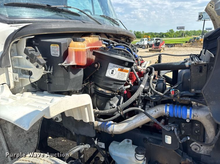 image for item DV4240 2013 Freightliner Business Class M2 106 truck cab and chassis