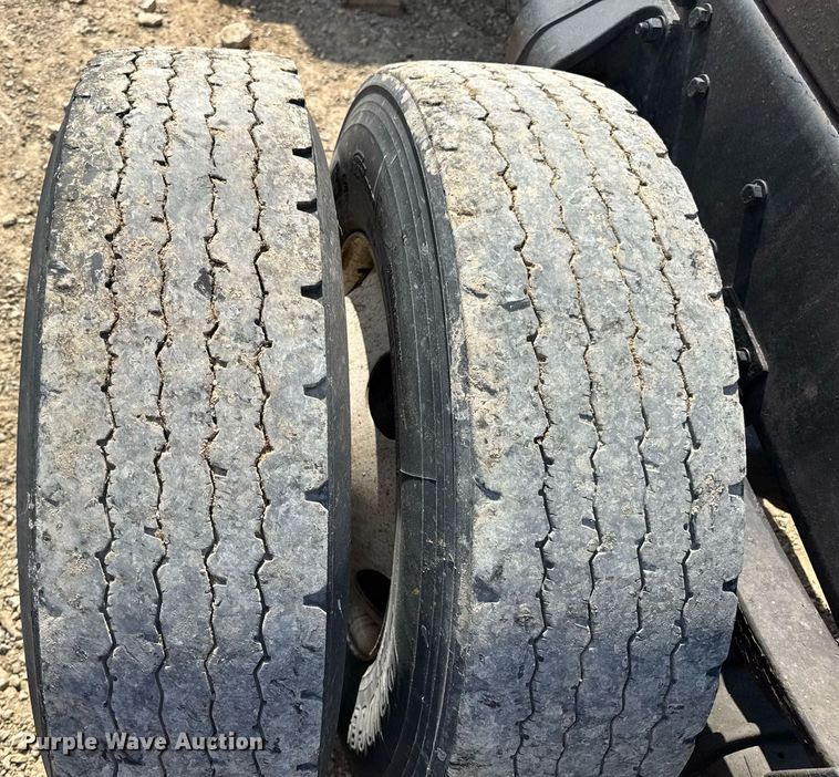 image for item DV4240 2013 Freightliner Business Class M2 106 truck cab and chassis