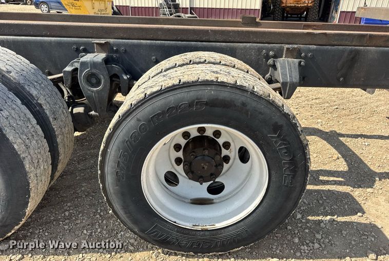 image for item DV4240 2013 Freightliner Business Class M2 106 truck cab and chassis