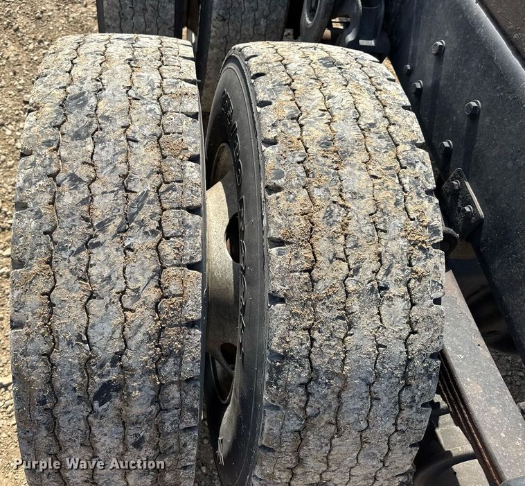 image for item DV4240 2013 Freightliner Business Class M2 106 truck cab and chassis