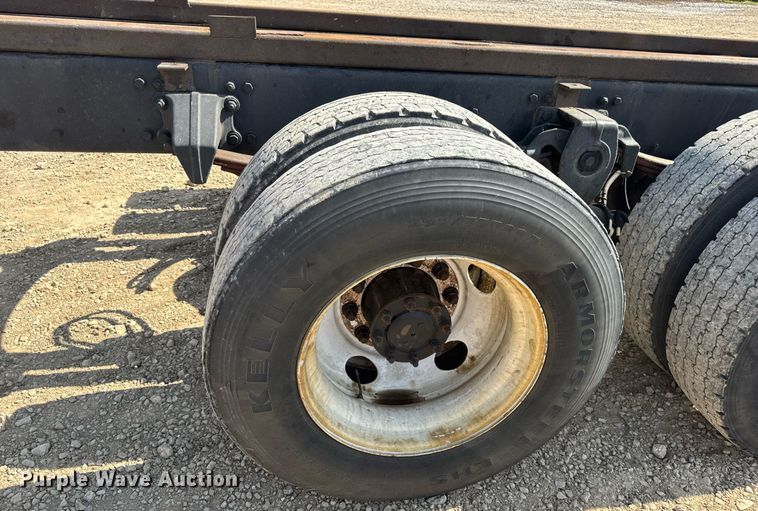 image for item DV4240 2013 Freightliner Business Class M2 106 truck cab and chassis