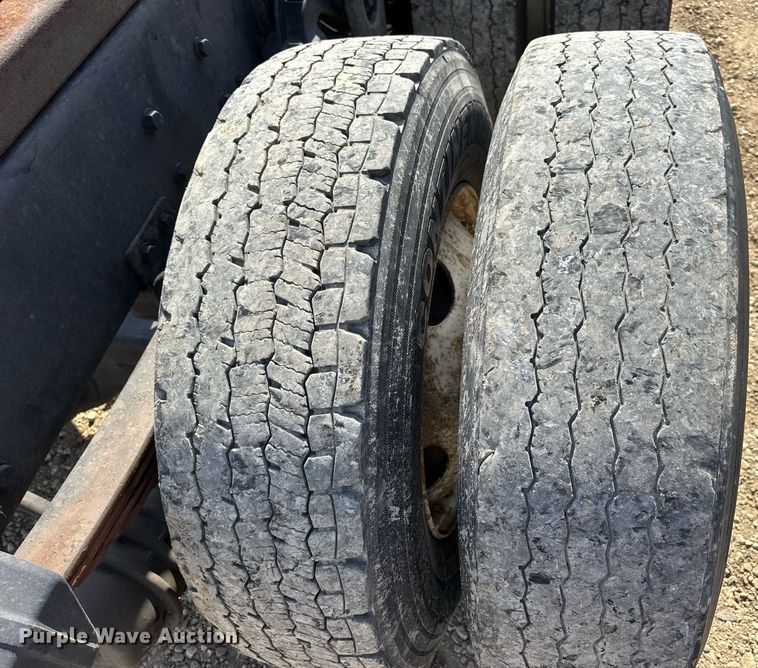 image for item DV4240 2013 Freightliner Business Class M2 106 truck cab and chassis