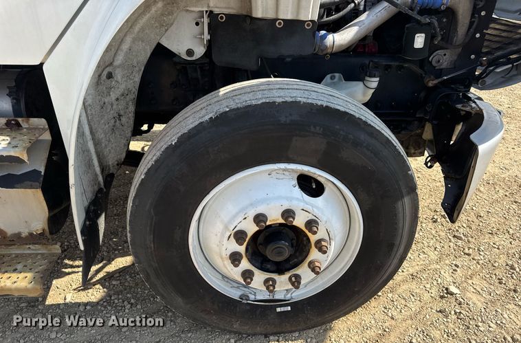 image for item DV4240 2013 Freightliner Business Class M2 106 truck cab and chassis