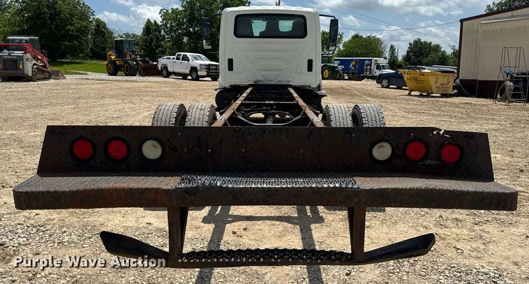image for item DV4241 2006 International 4300 truck cab and chassis