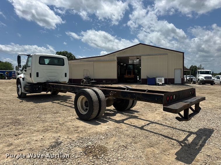 image for item DV4241 2006 International 4300 truck cab and chassis