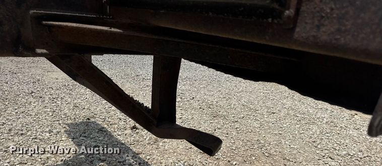 image for item DV4241 2006 International 4300 truck cab and chassis