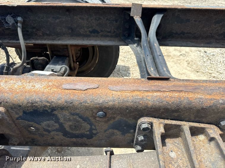 image for item DV4241 2006 International 4300 truck cab and chassis