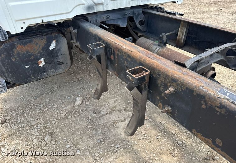 image for item DV4241 2006 International 4300 truck cab and chassis
