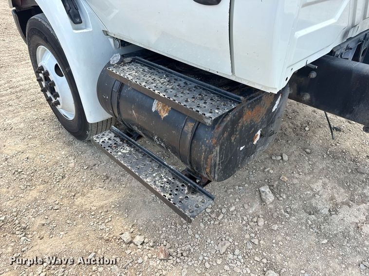 image for item DV4241 2006 International 4300 truck cab and chassis