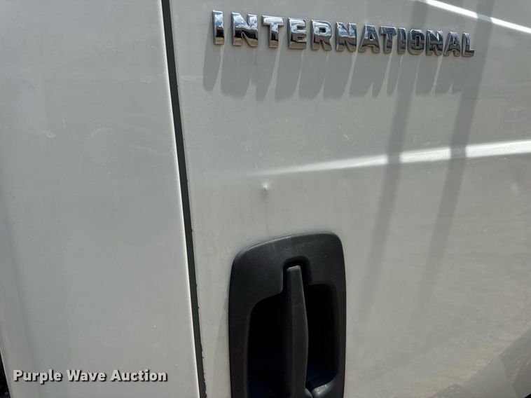 image for item DV4241 2006 International 4300 truck cab and chassis